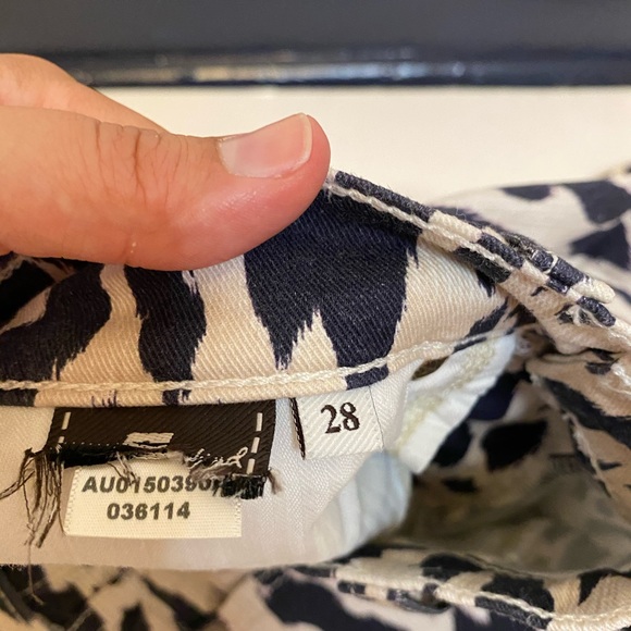 7 For All Mankind Animal Print Skinny Jean - Picture 6 of 8